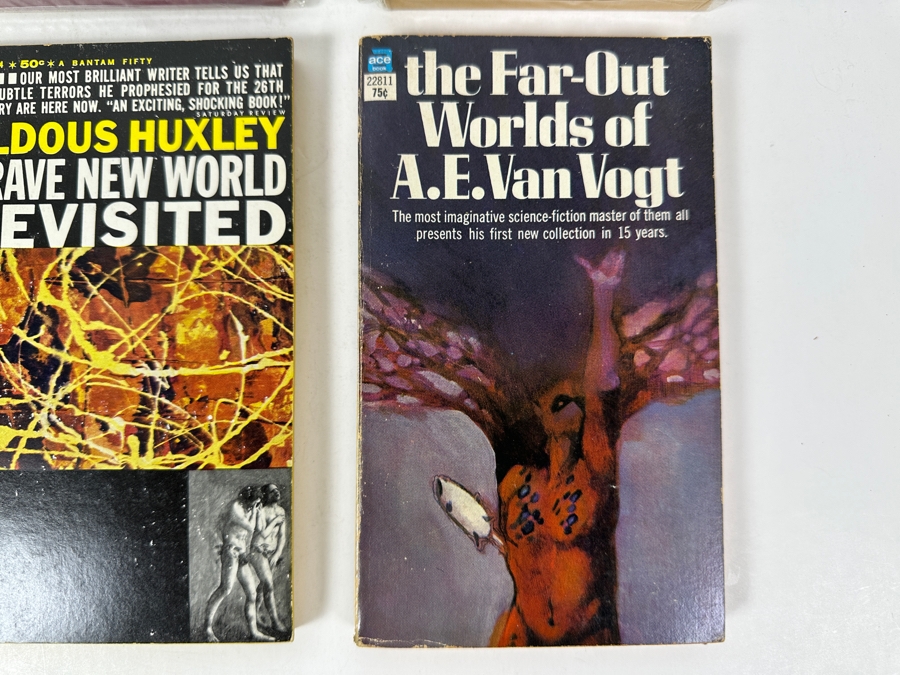 (6) Science Fiction Paperback Books [Photo 7]