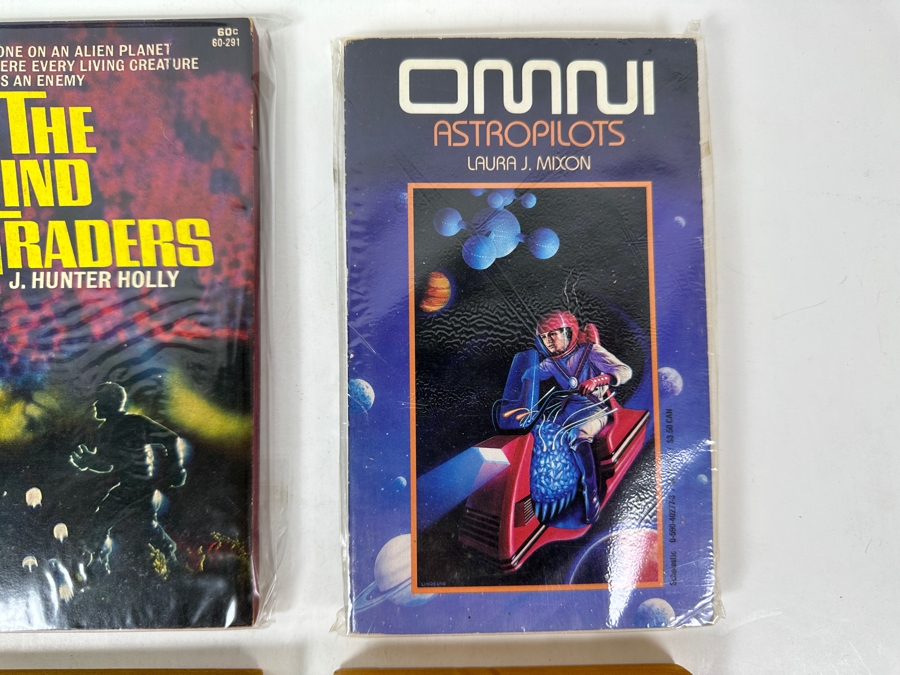 (6) Science Fiction Paperback Books [Photo 4]