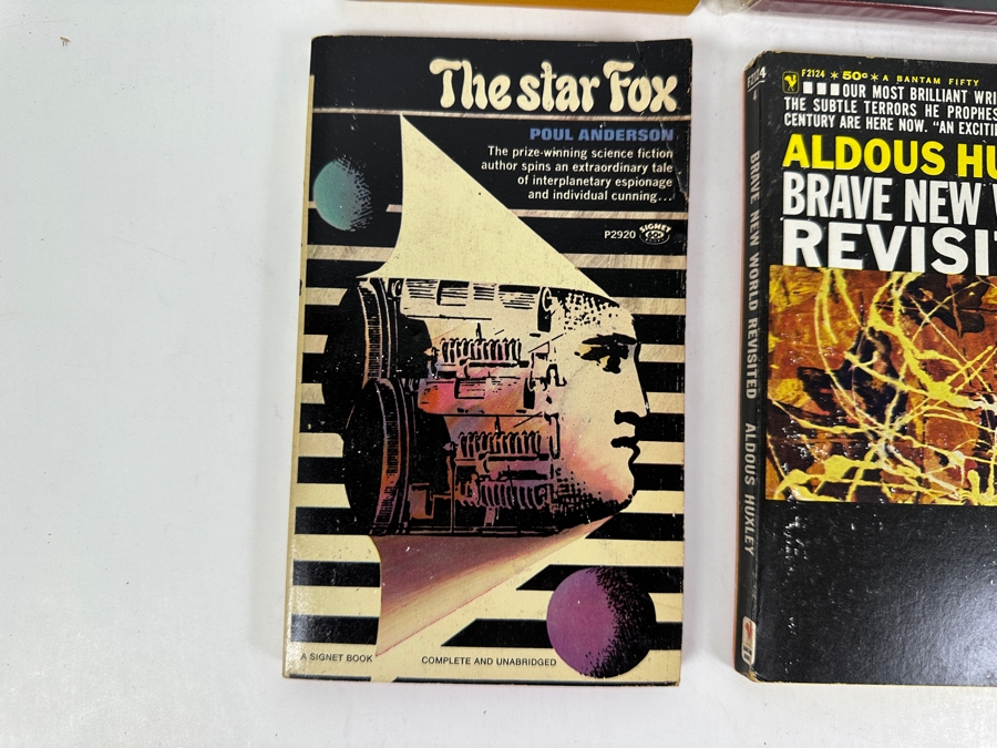 (6) Science Fiction Paperback Books [Photo 5]