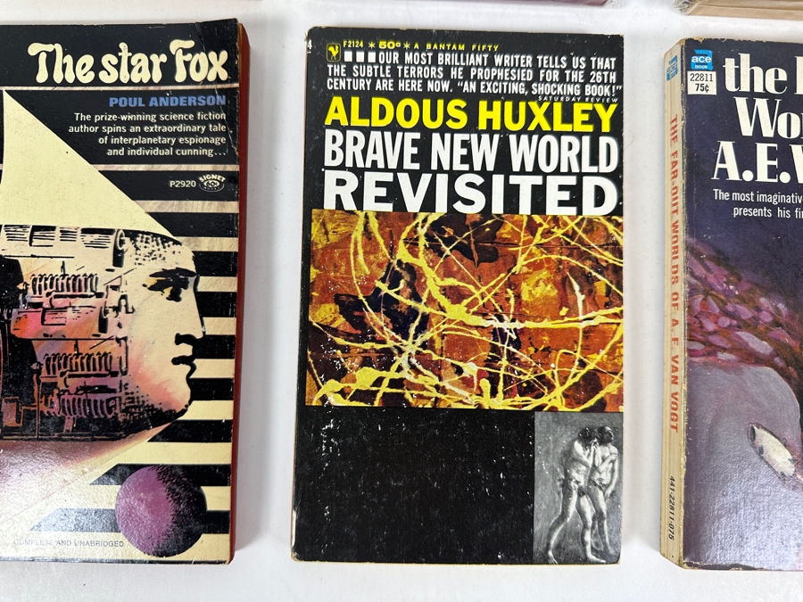 (6) Science Fiction Paperback Books [Photo 6]