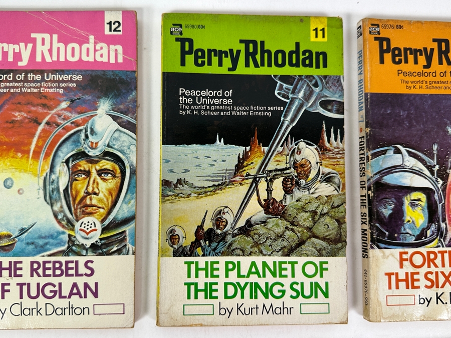 (6) Science Fiction Paperback Books [Photo 3]