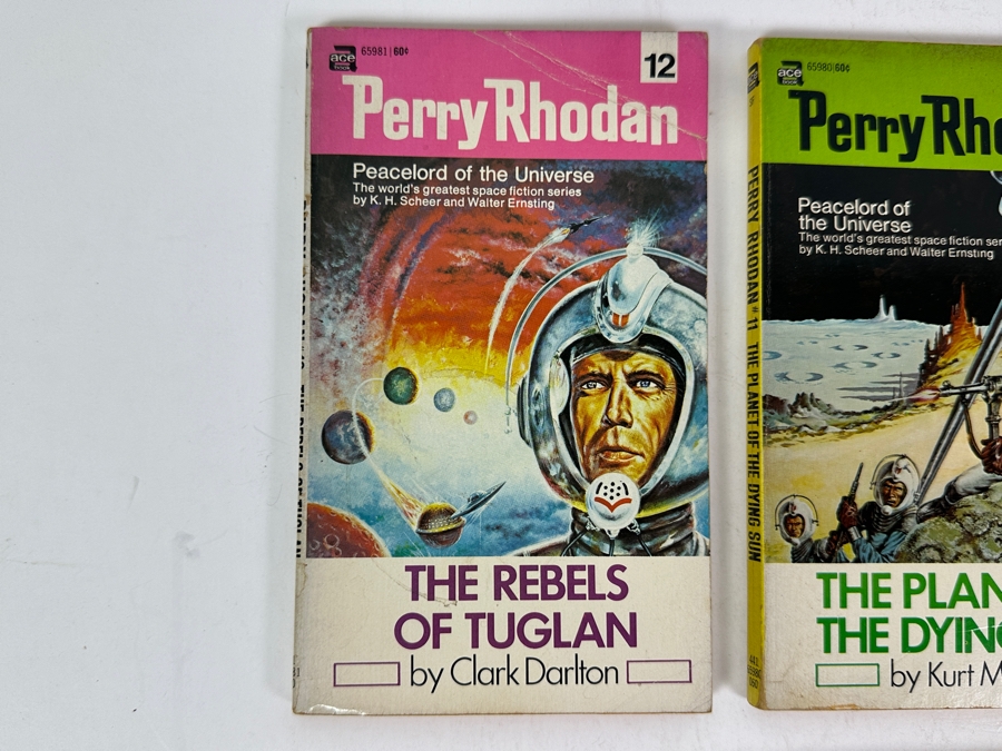 (6) Science Fiction Paperback Books [Photo 2]