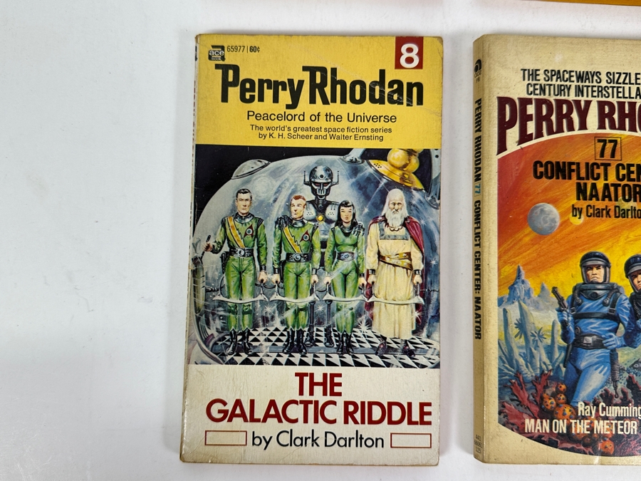 (6) Science Fiction Paperback Books [Photo 5]