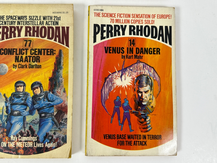 (6) Science Fiction Paperback Books [Photo 7]