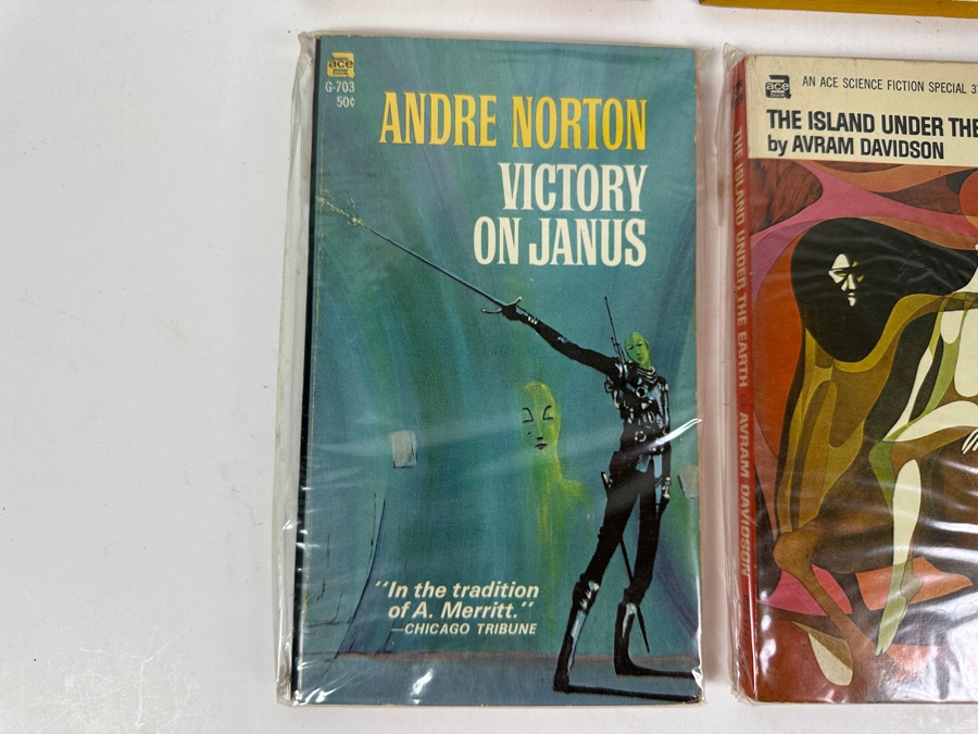 (6) Science Fiction Paperback Books [Photo 5]