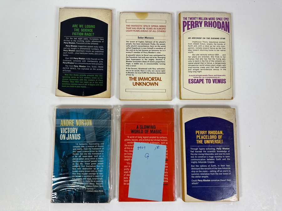 (6) Science Fiction Paperback Books [Photo 8]
