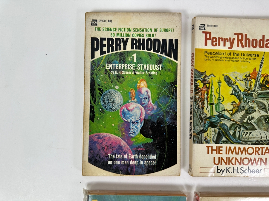 (6) Science Fiction Paperback Books [Photo 2]