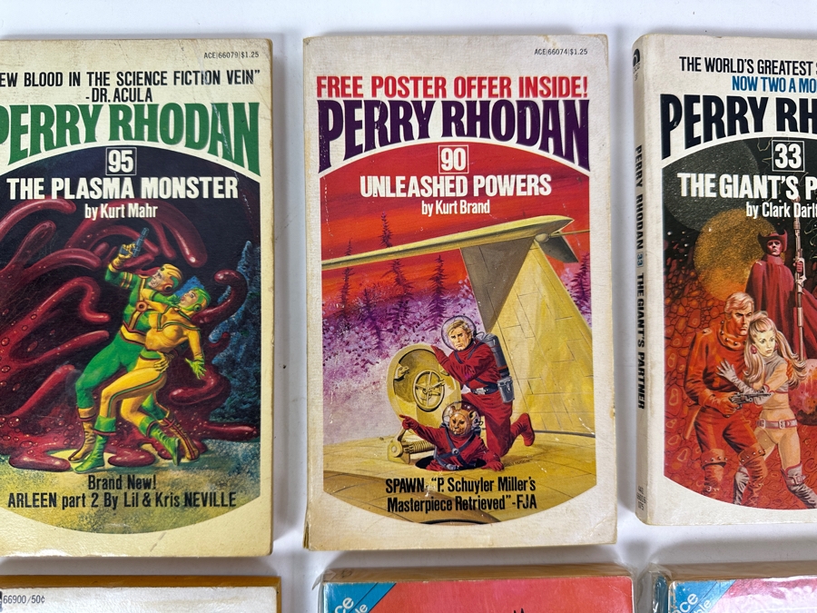 (6) Science Fiction Paperback Books [Photo 3]