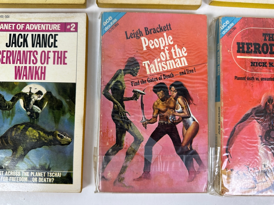 (6) Science Fiction Paperback Books [Photo 6]