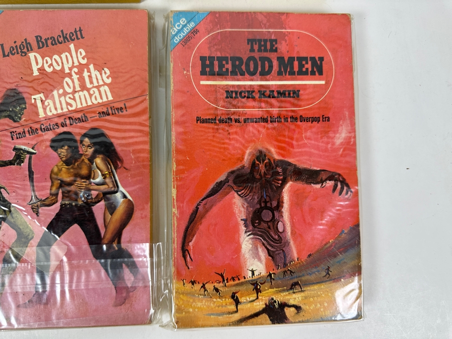 (6) Science Fiction Paperback Books [Photo 7]