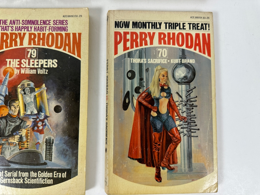 (6) Science Fiction Paperback Books [Photo 7]