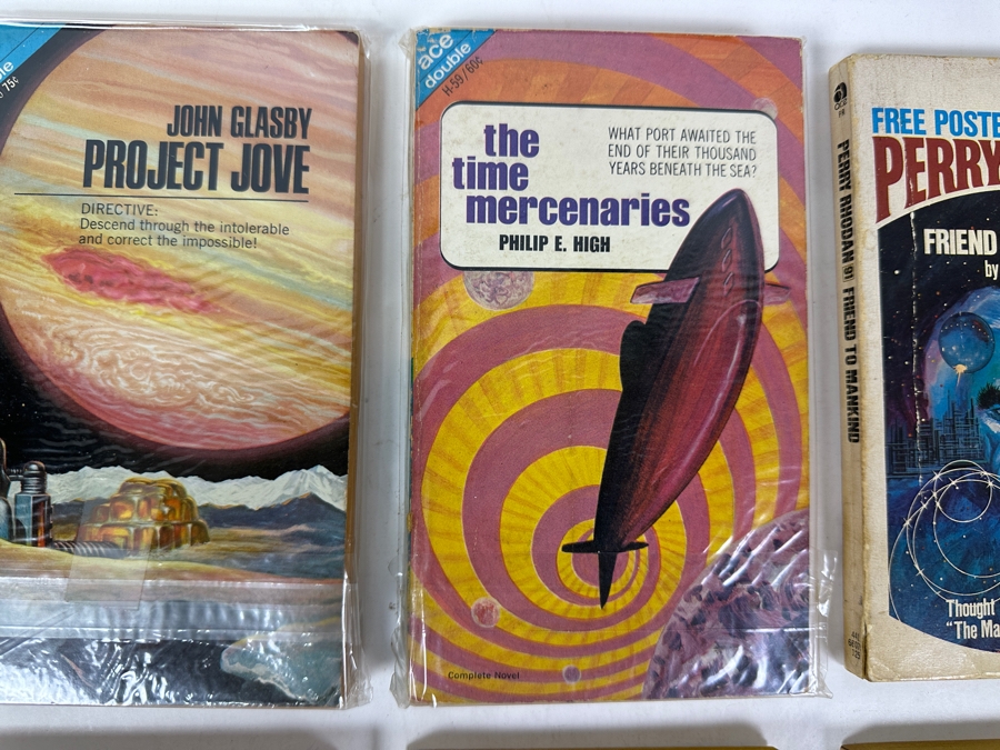 (6) Science Fiction Paperback Books [Photo 3]
