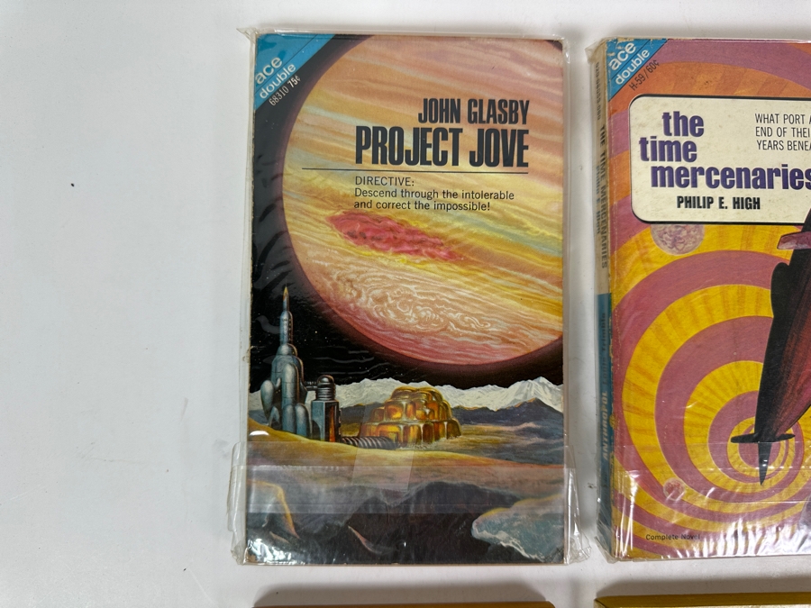 (6) Science Fiction Paperback Books [Photo 2]