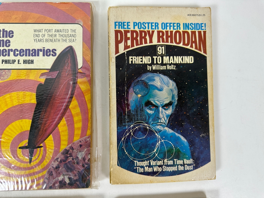 (6) Science Fiction Paperback Books [Photo 4]