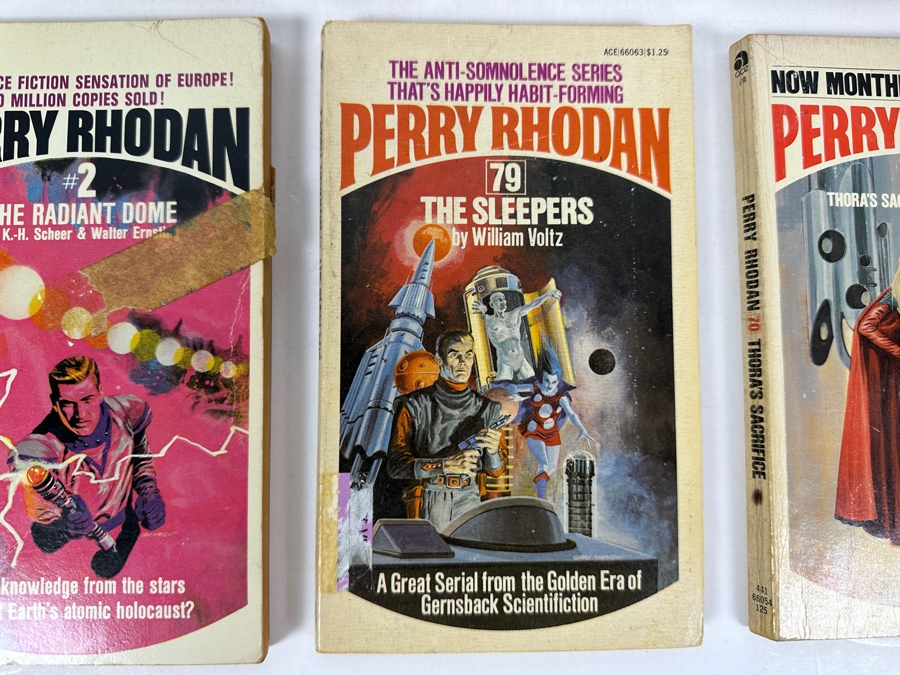 (6) Science Fiction Paperback Books [Photo 6]
