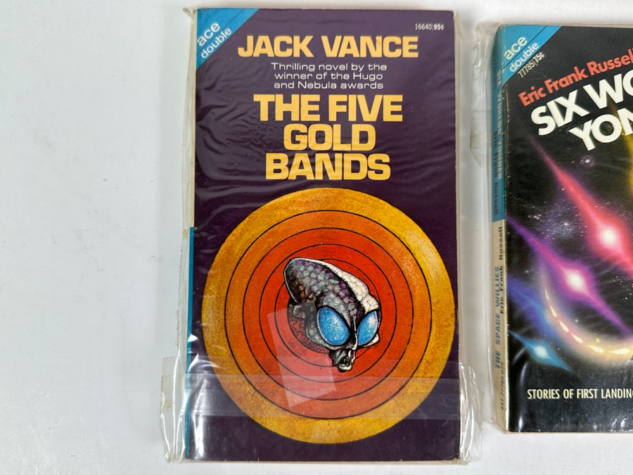 (6) Science Fiction Paperback Books [Photo 5]