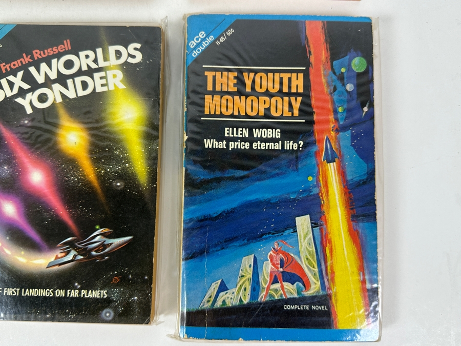 (6) Science Fiction Paperback Books [Photo 7]