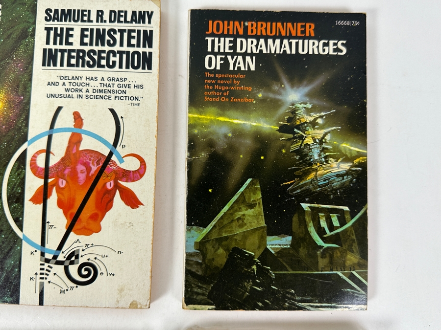 (6) Science Fiction Paperback Books [Photo 4]