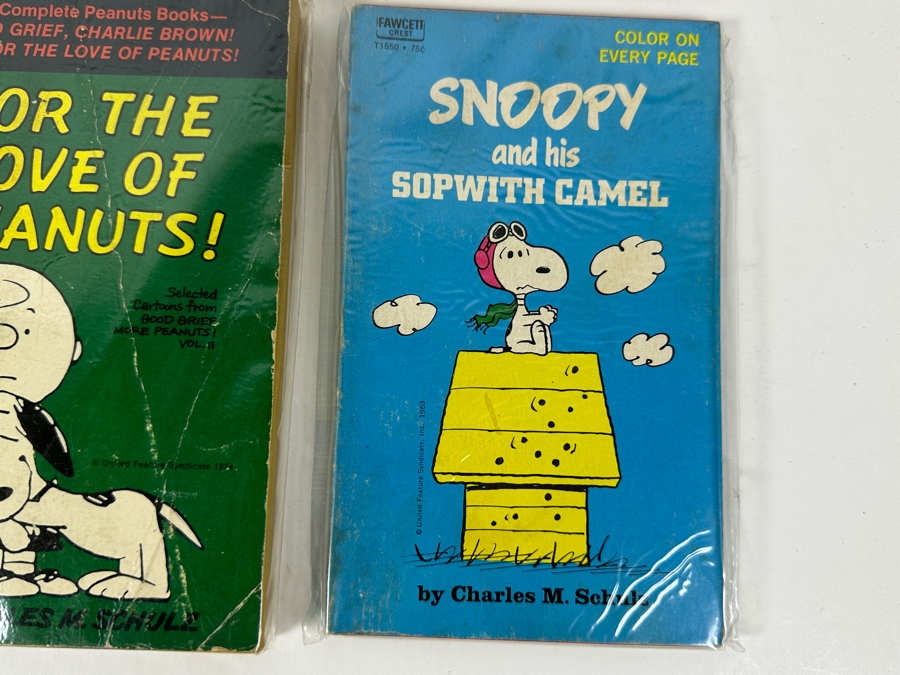 (8) Charles M. Schulz Peanuts Paperback Books Comics Featuring Charlie Brown And Snoopy [Photo 9]