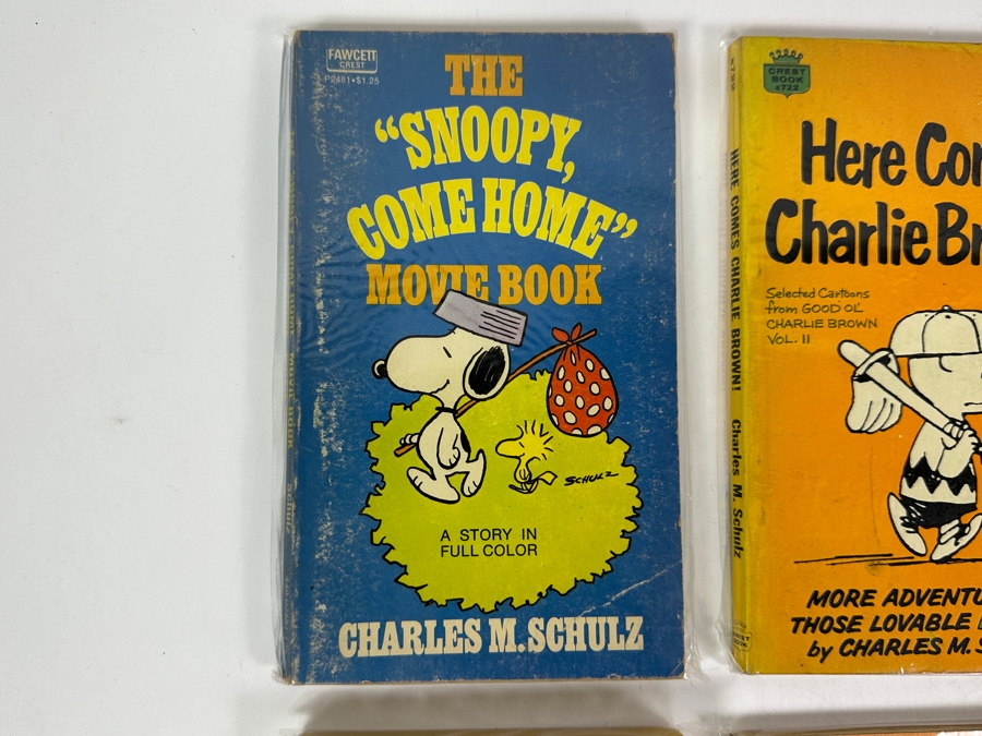 (8) Charles M. Schulz Peanuts Paperback Books Comics Featuring Charlie Brown And Snoopy [Photo 2]