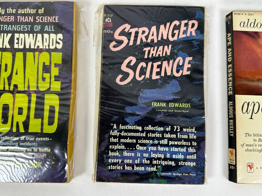 (6) Paperback Books [Photo 7]