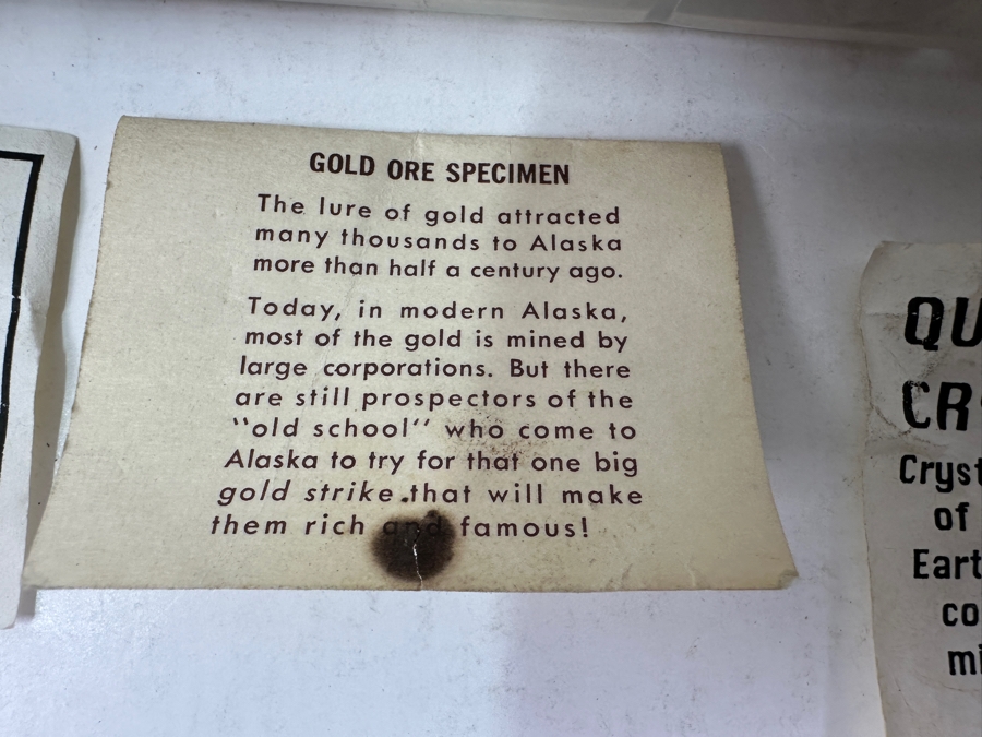 Tray Of Various Rocks & Minerals - See Photos [Photo 25]