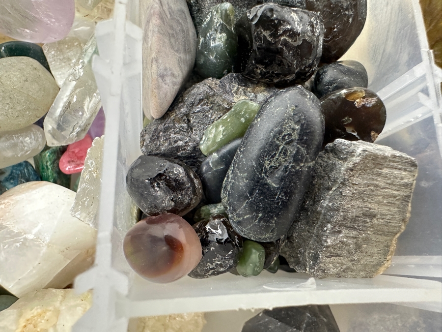 Tray Of Various Rocks & Minerals - See Photos [Photo 11]