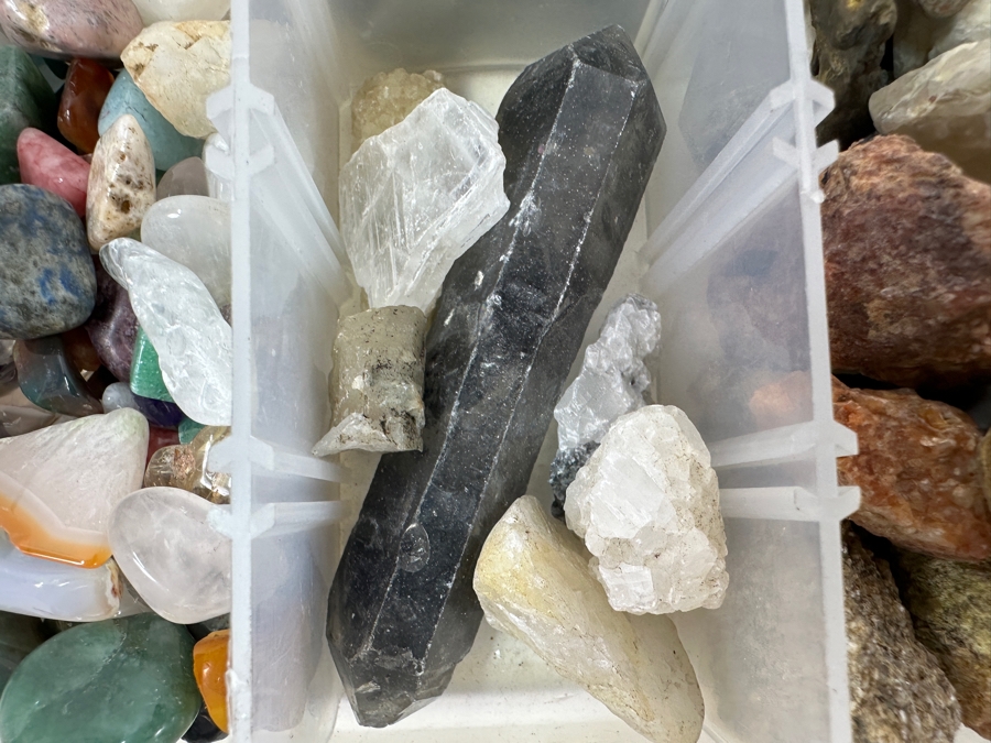 Tray Of Various Rocks & Minerals - See Photos [Photo 14]