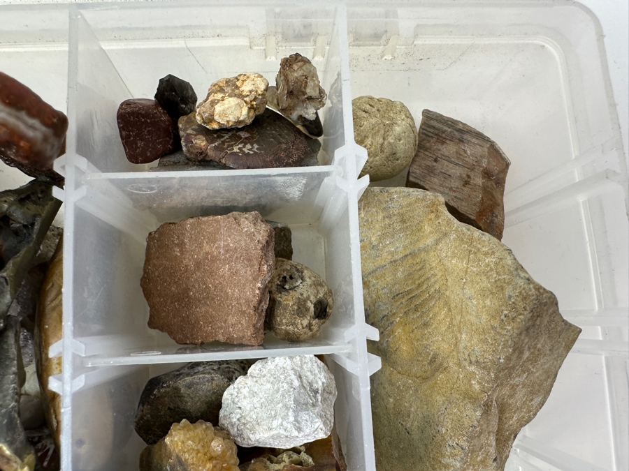 Tray Of Various Rocks & Minerals - See Photos [Photo 22]
