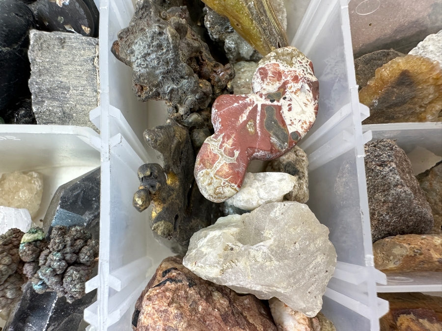 Tray Of Various Rocks & Minerals - See Photos [Photo 16]
