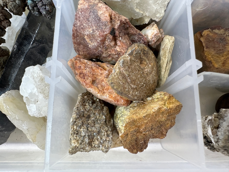 Tray Of Various Rocks & Minerals - See Photos [Photo 15]