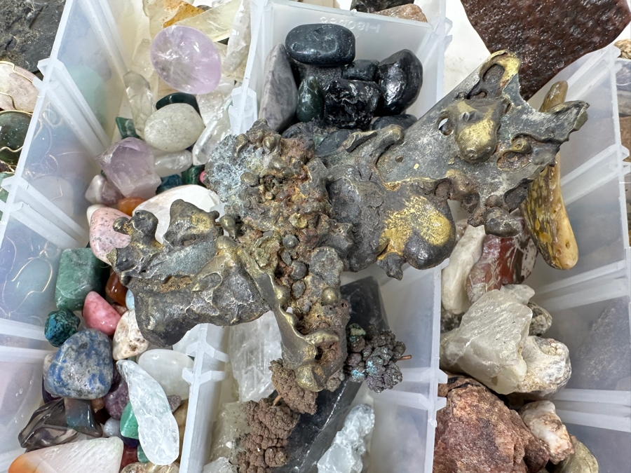 Tray Of Various Rocks & Minerals - See Photos [Photo 17]