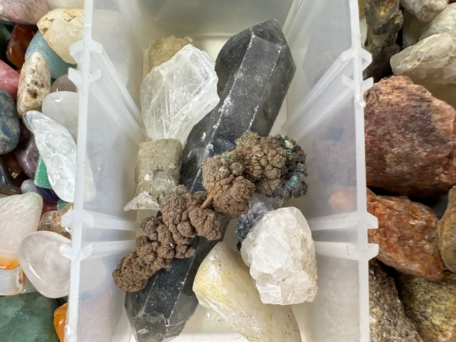 Tray Of Various Rocks & Minerals - See Photos [Photo 12]
