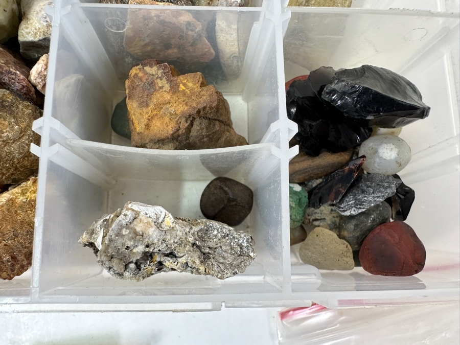 Tray Of Various Rocks & Minerals - See Photos [Photo 20]