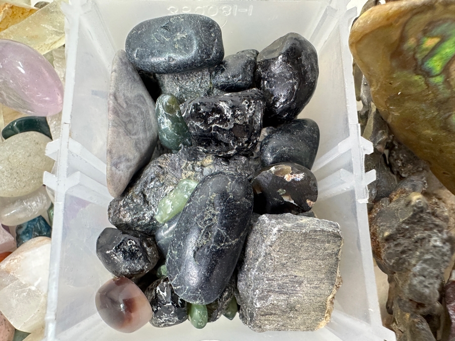 Tray Of Various Rocks & Minerals - See Photos [Photo 10]