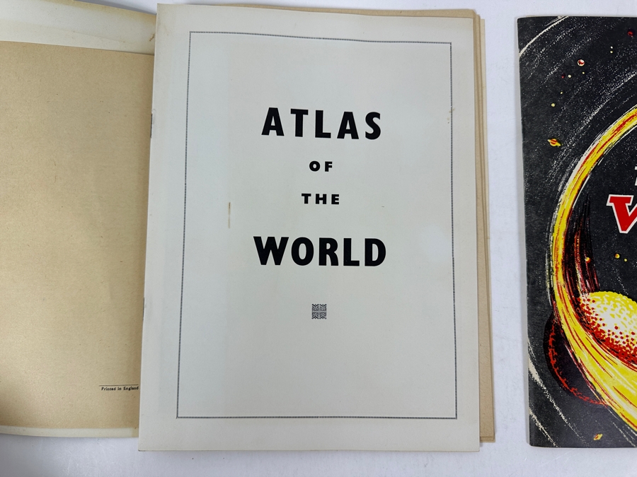 Pair Of New Old Stock The World Stamp Albums (No Stamps) [Photo 3]