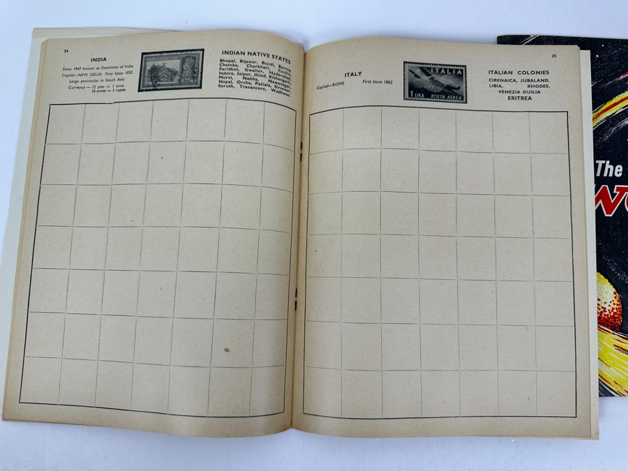 Pair Of New Old Stock The World Stamp Albums (No Stamps) [Photo 5]