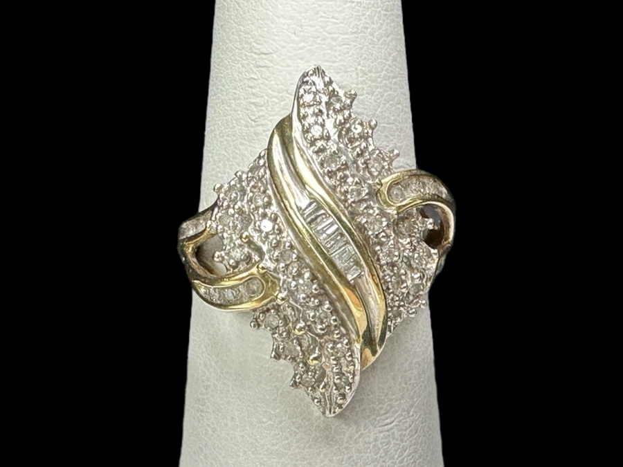 10k Gold Diamond Ring Set With (36) .005 Diamonds & (7) 1x2mm Baguette Diamonds Est. .25cttw Size 7.5 3.8g Retails $1,200