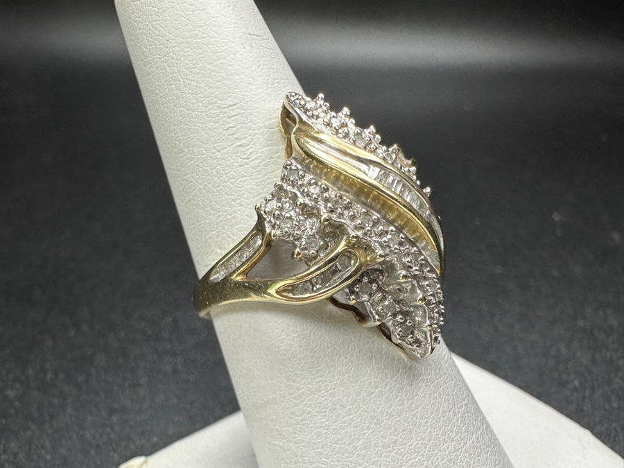 10k Gold Diamond Ring Set With (36) .005 Diamonds & (7) 1x2mm Baguette Diamonds Est. .25cttw Size 7.5 3.8g Retails $1,200 [Photo 4]