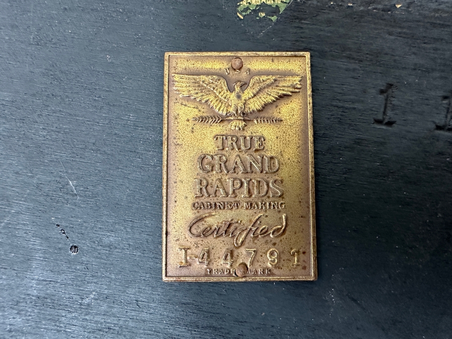 Vintage Imperial Grand Rapids Cabinet Making Certified Round Table With Removable Glass Tray And Greek Key Ornamentation 20W X 26H [Photo 11]