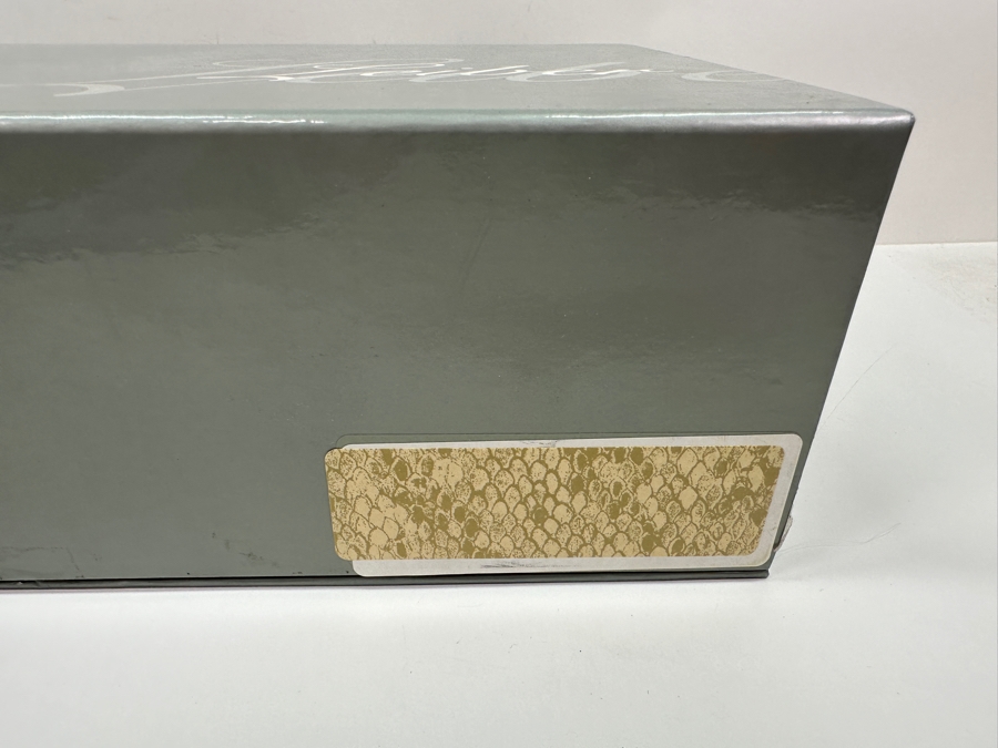 Vintage Judith Leiber Reptile Leather Handbag With Comb, Mirror And Change Purse Plus The Original Dust Bag And Original Judith Leiber Box [Photo 16]