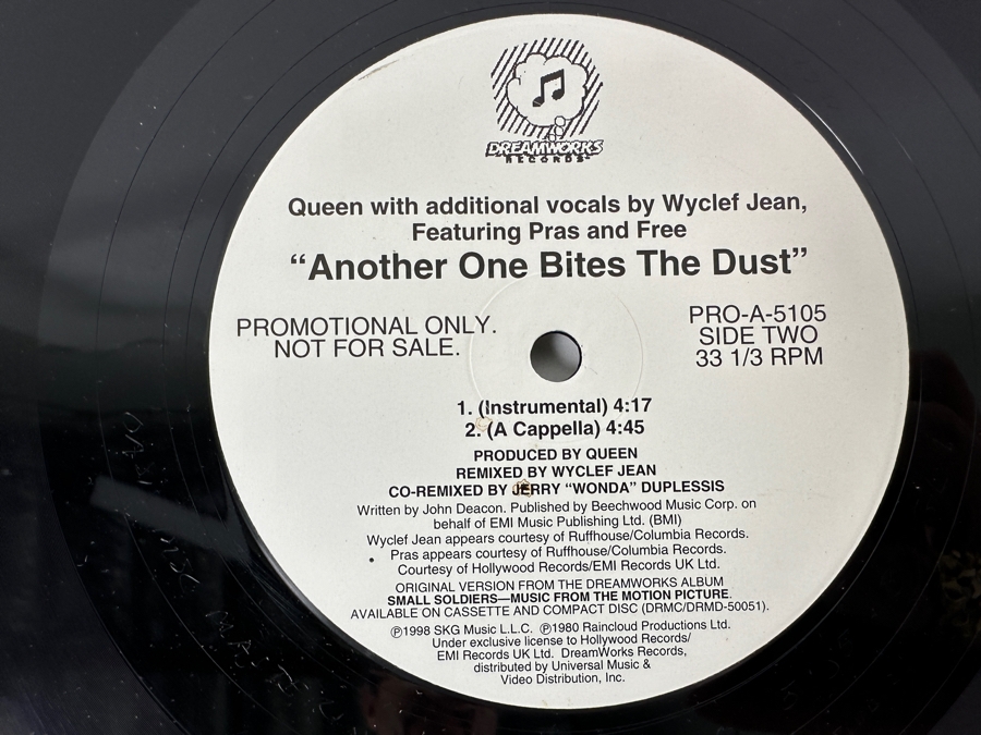 Just Added - Queen - Another One Bites The Dust Vinyl Record Featuring Wyclef Jean, Pros And Free 1998  Dreamworks Records - Promotional Copy [Photo 4]