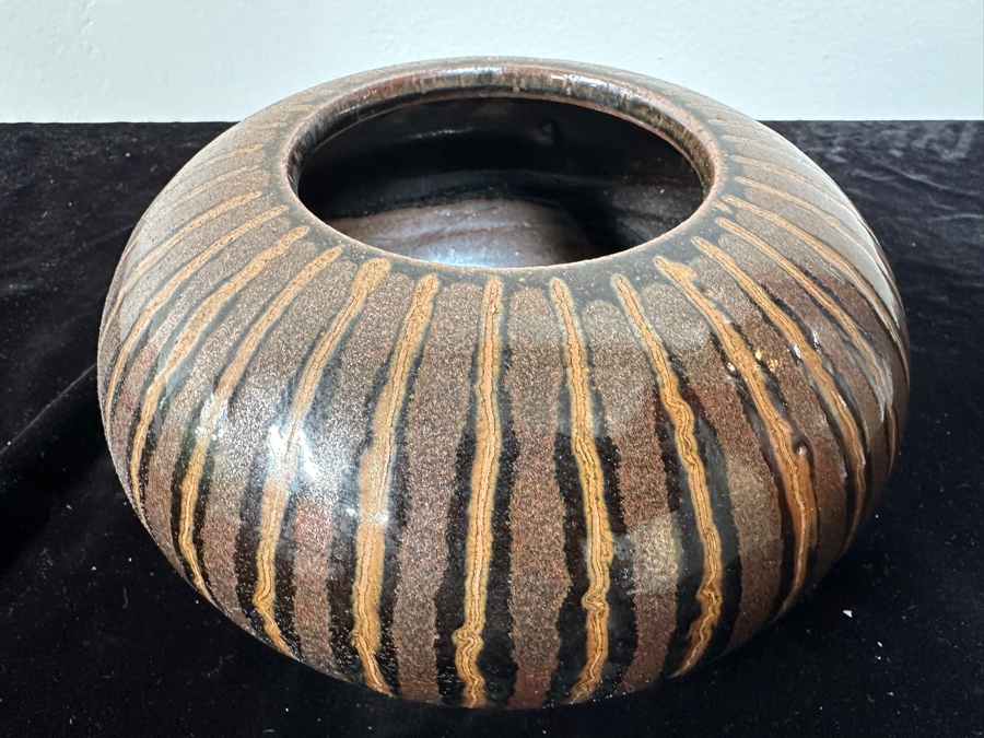 Just Added - Vintage Artist Signed Studio Pottery Flower Pot 5.5H [Photo 3]