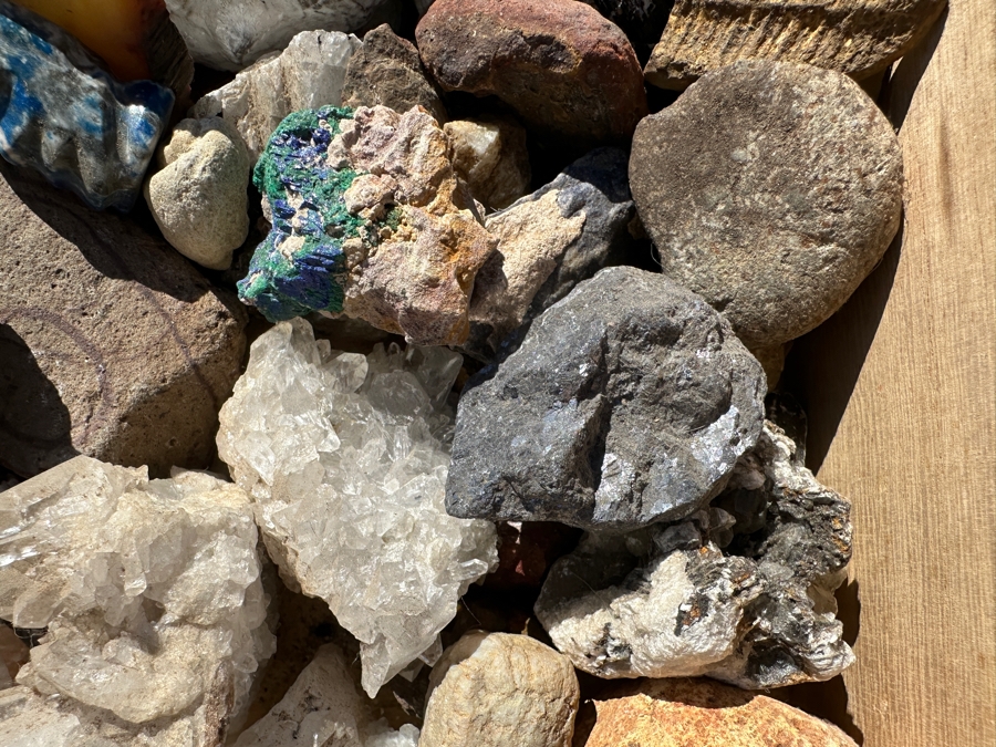 Just Added - Collection Of Various Rocks, Minerals, Crystals & Fossils In Wooden Display Box With Glass Top - See Photos [Photo 11]