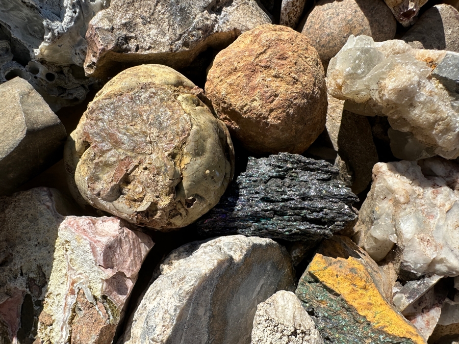 Just Added - Collection Of Various Rocks, Minerals, Crystals & Fossils In Wooden Display Box With Glass Top - See Photos [Photo 8]