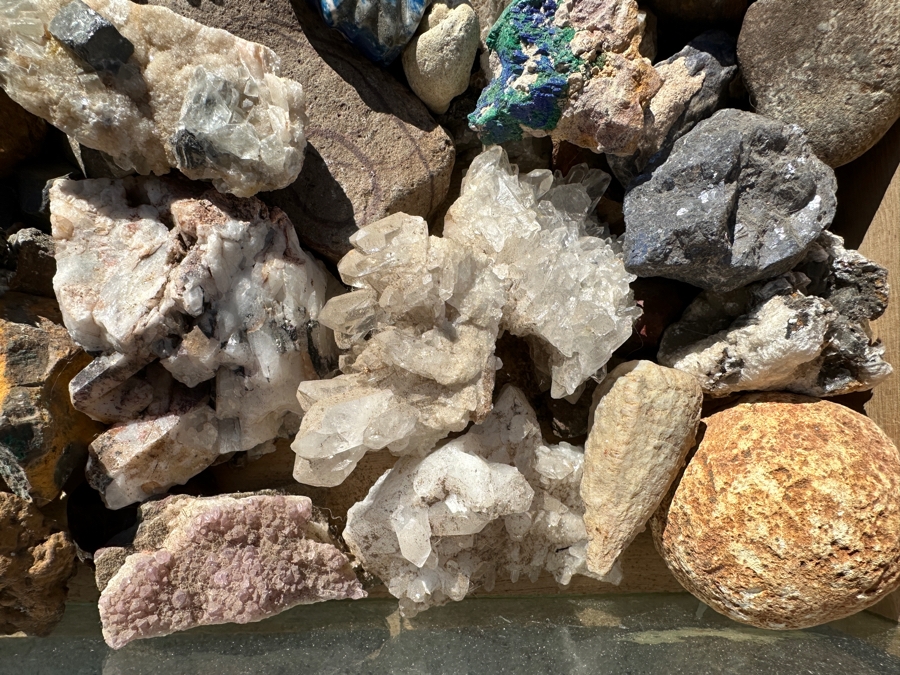 Just Added - Collection Of Various Rocks, Minerals, Crystals & Fossils In Wooden Display Box With Glass Top - See Photos [Photo 10]