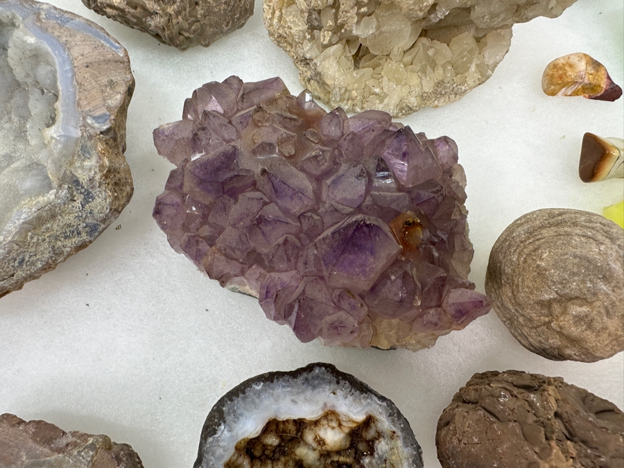 Just Added - Collection Of Various Stones & Geodes - See Photos [Photo 3]