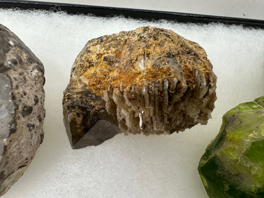 Just Added - Collection Of Various Stones & Geodes - See Photos [Photo 14]