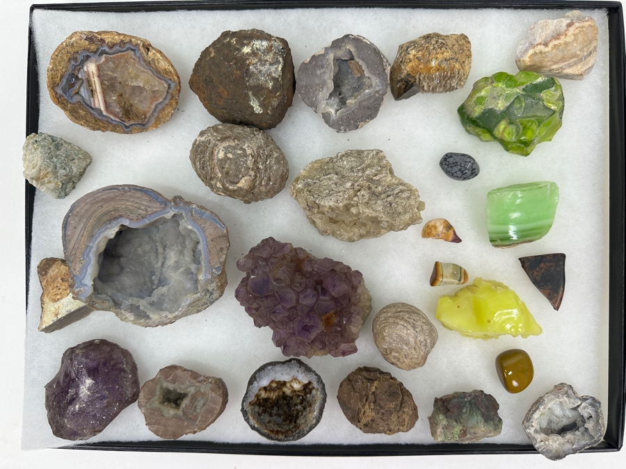 Just Added - Collection Of Various Stones & Geodes - See Photos [Photo 2]
