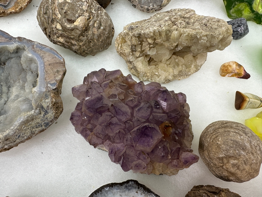 Just Added - Collection Of Various Stones & Geodes - See Photos [Photo 4]